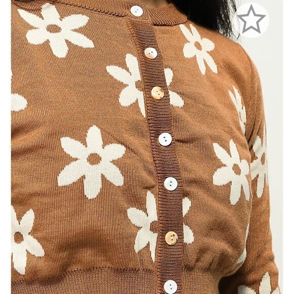 NWT Daisy Street Flower Tan Crop Cardigan Sweater Size Small - Picture 3 of 7